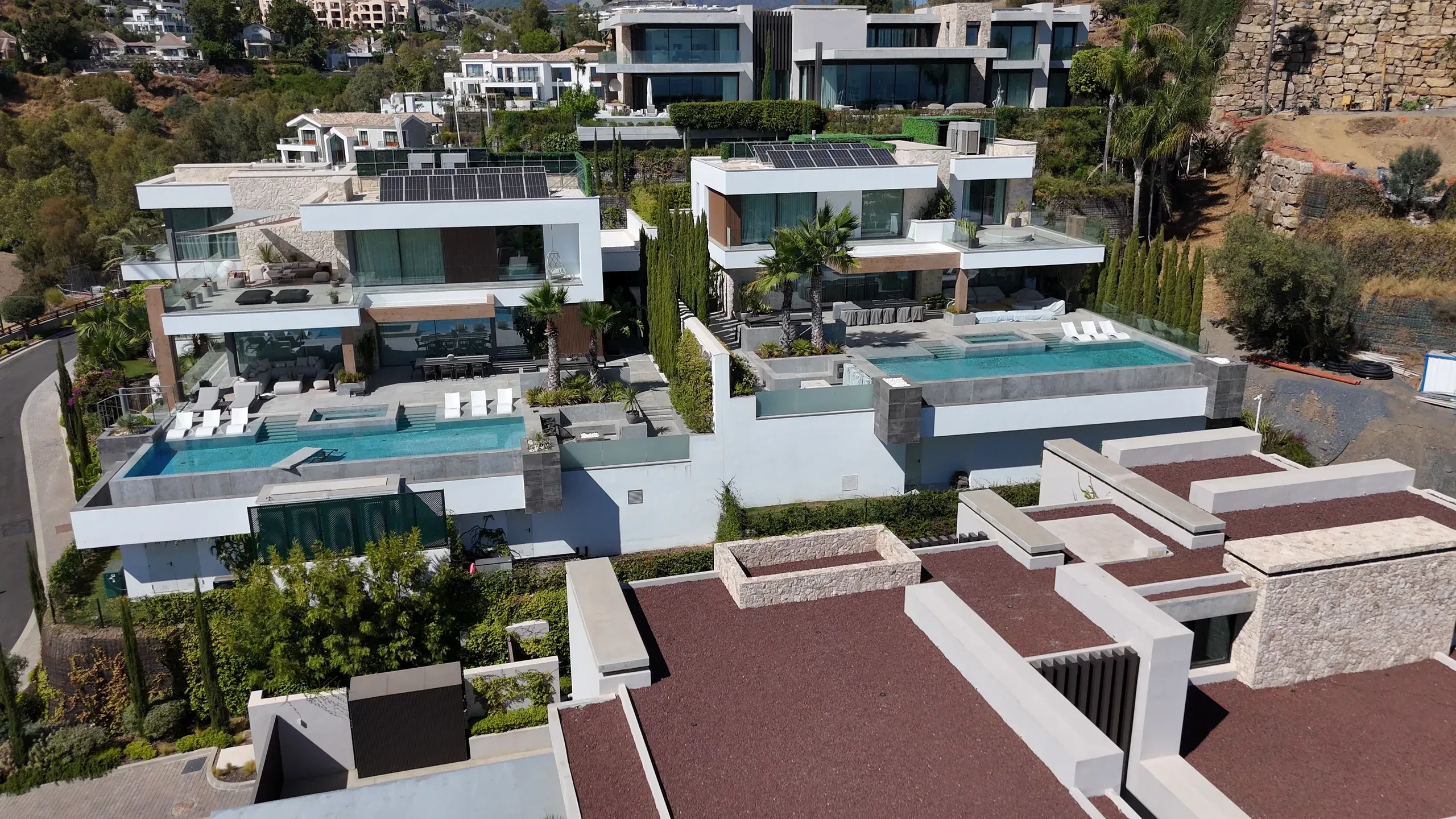 Nowoczesne wille z basenami infinity i tarasami na zboczu – Fuengirola
